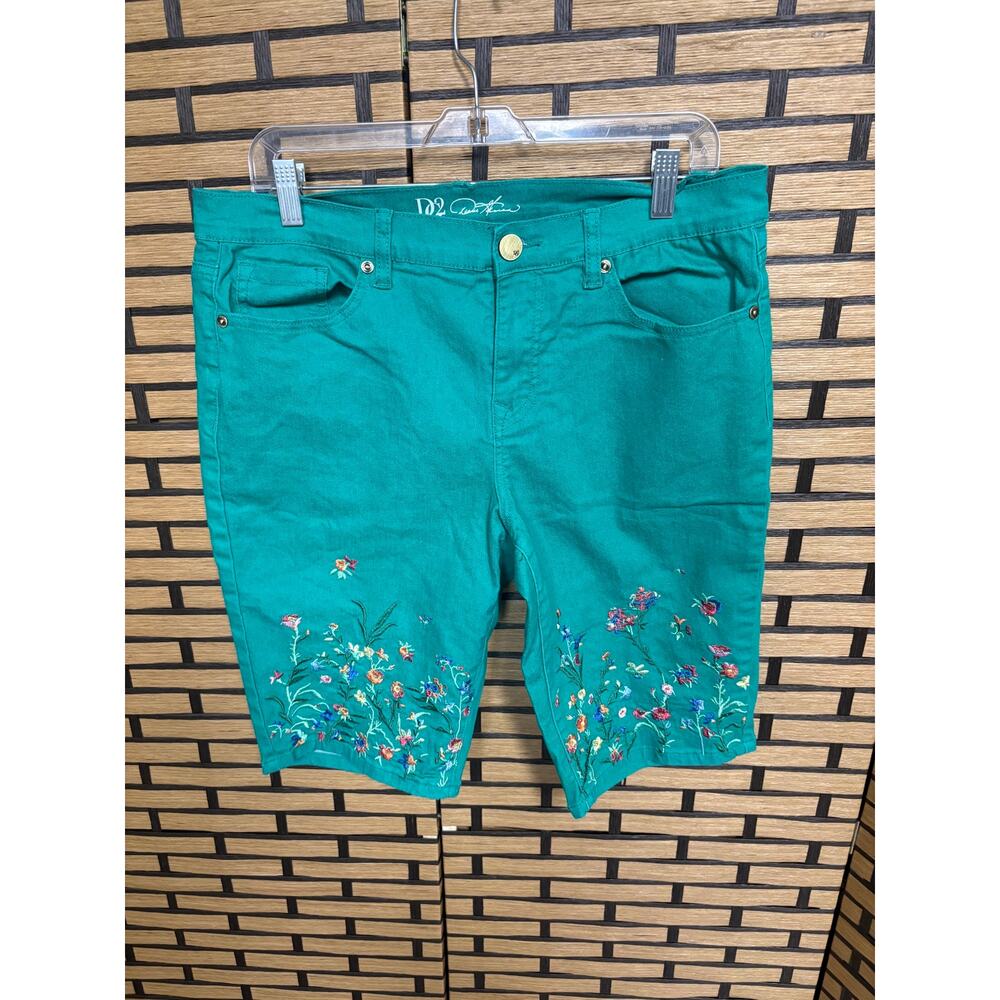 DG^2‎ by Diane Gilman Stretch Green Floral Embroidered Bermuda Shorts Size 16P